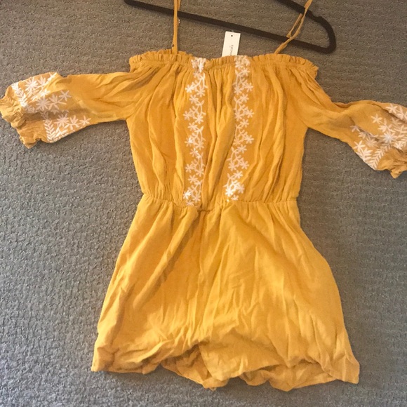 Yellow jumpsuit - Picture 2 of 5